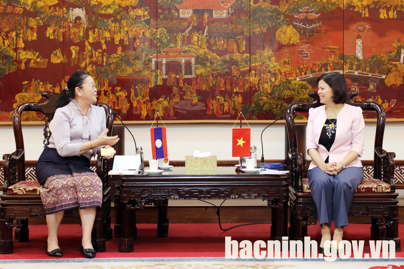 Chủ tịch UBND tỉnh Nguyễn Hương Giang tiếp Tổng Lãnh sự nước CHDCND Lào tại thành phố Hồ Chí Minh