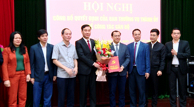Hội nghị công bố quyết định của Ban Thường vụ Thành uỷ Bắc Ninh về công tác cán bộ.mp4